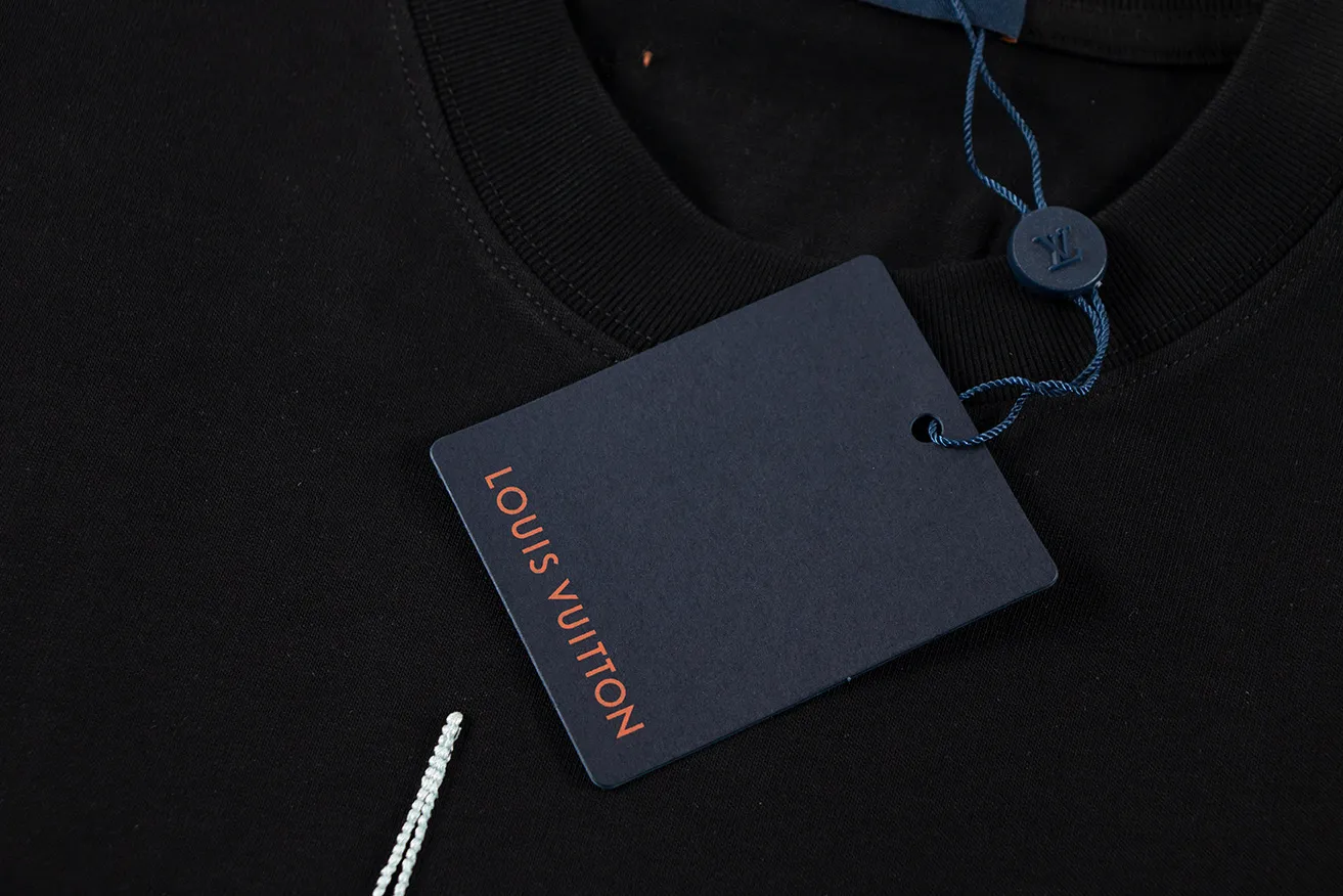 🅿️160 Style: 2026 new Louis Vuitton short-sleeved T-shirt Material: High version 300g double yarn combed cotton Size: S～XL Color: black white Style number: H2003